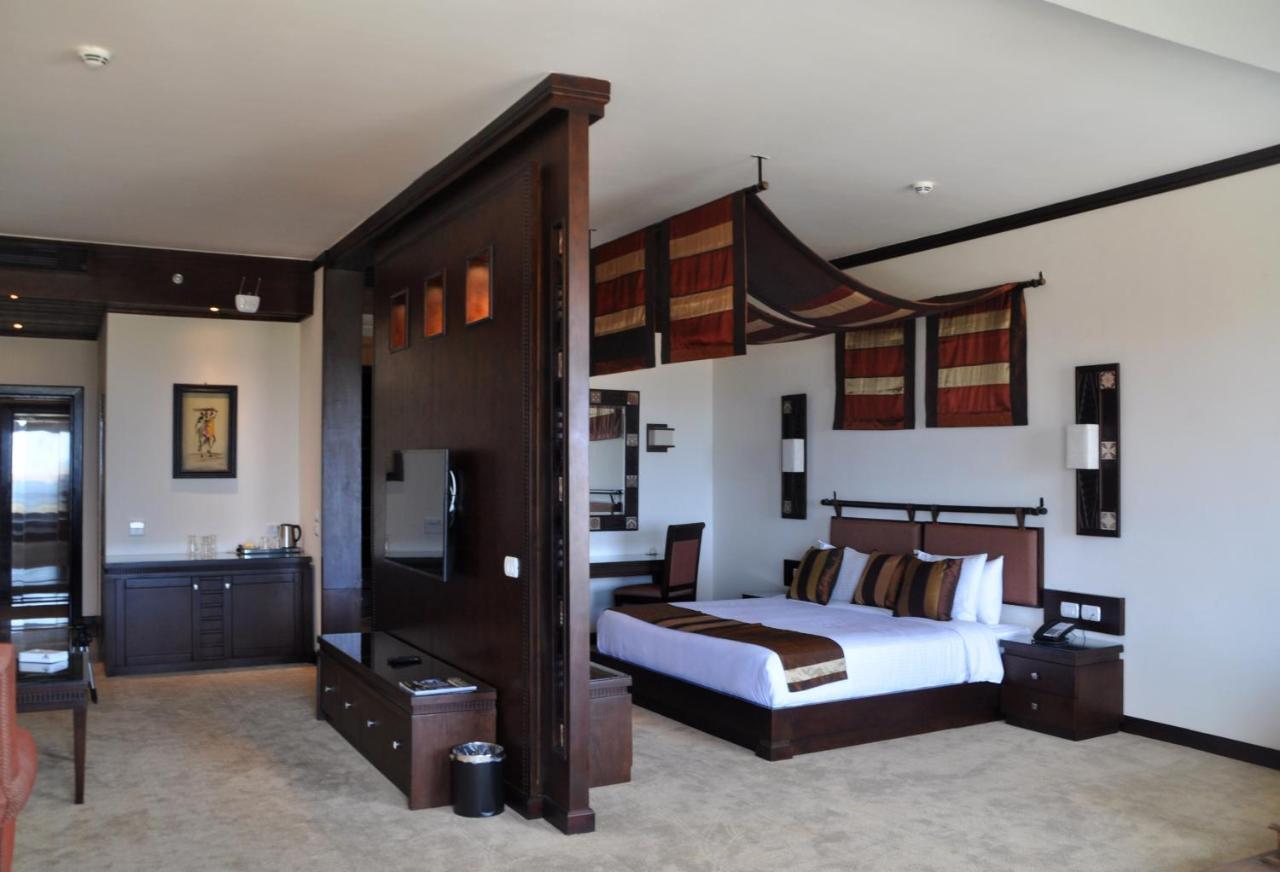Africana Hotel & Spa Qaryat Shakush Bagian luar foto