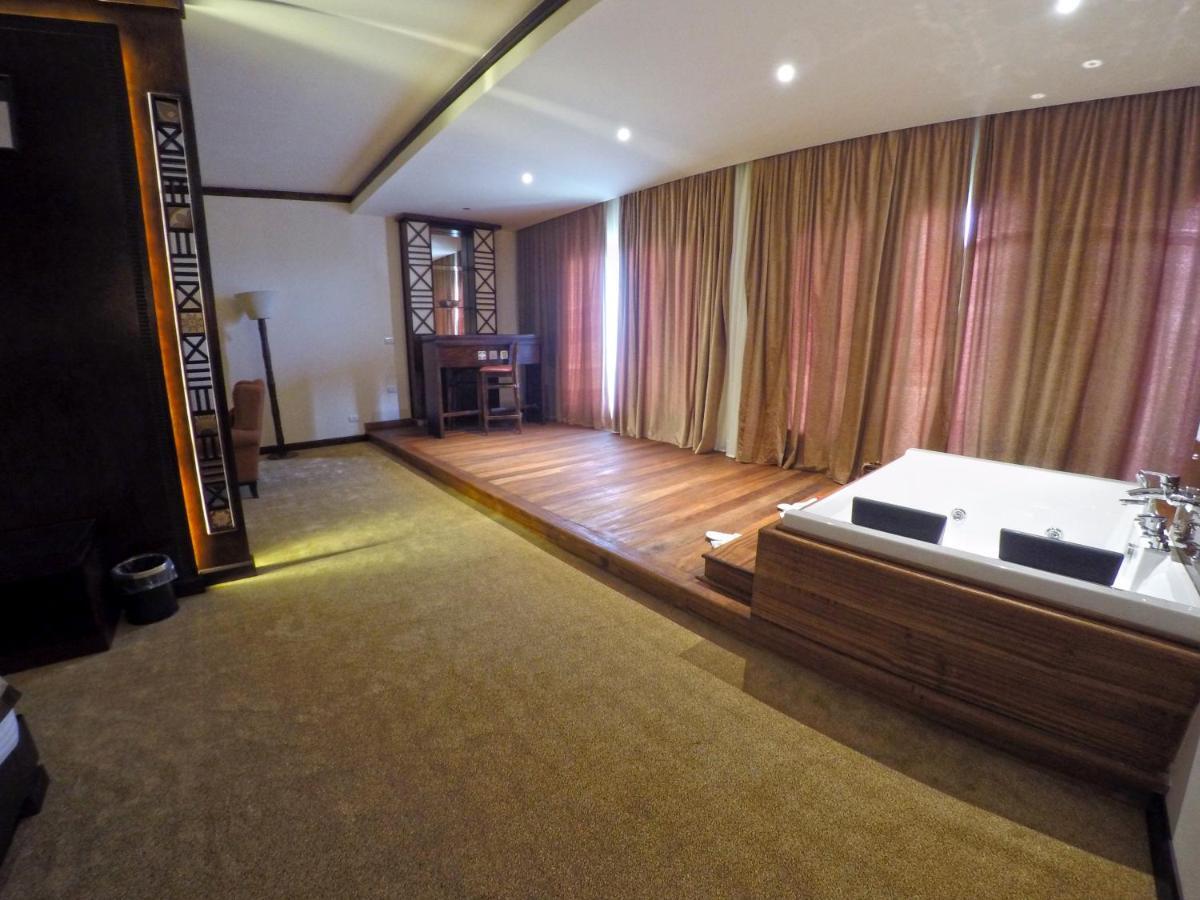 Africana Hotel & Spa Qaryat Shakush Bagian luar foto
